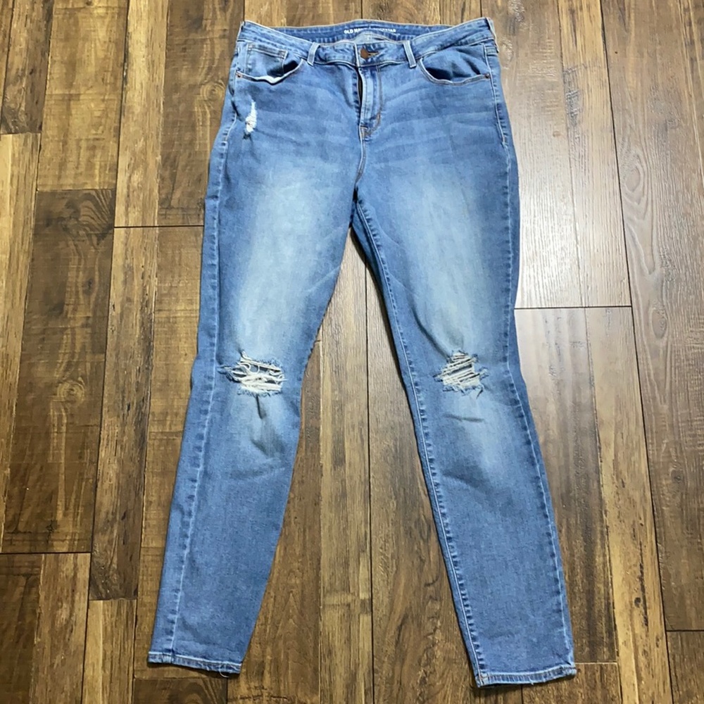 Old Navy Rockstar light wash ripped knee jeans